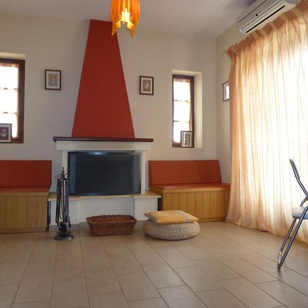 Apartmán Karantonis House Leonídion Pokoj fotografie