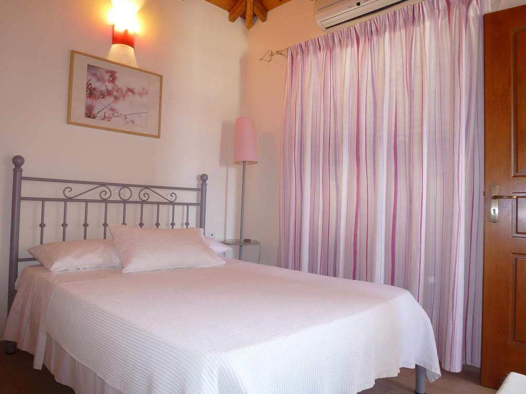 Apartmán Karantonis House Leonídion Pokoj fotografie