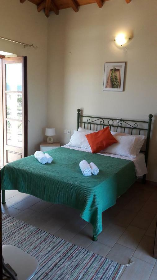 Apartmán Karantonis House Leonídion Pokoj fotografie